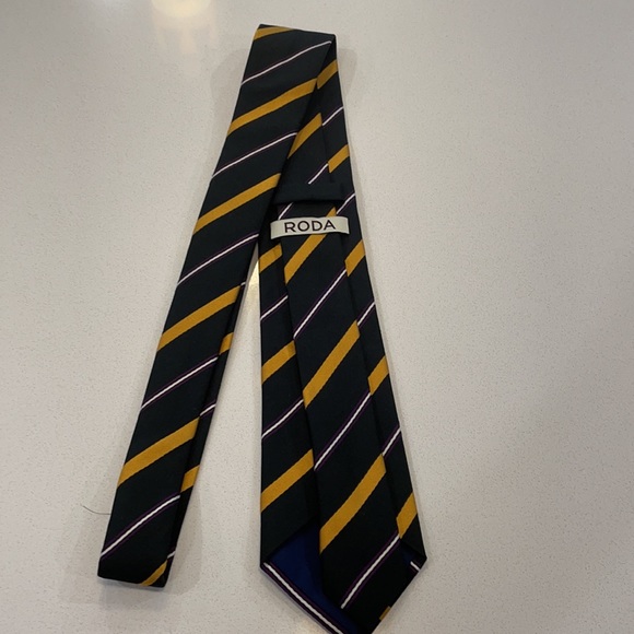 Rosa tie, made in Italy 60” x 3” - Picture 2 of 2